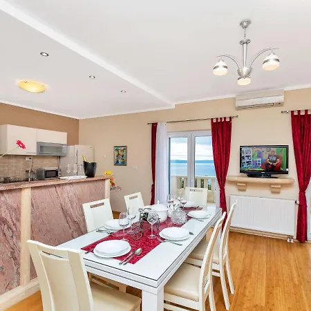 Holiday Vesna Makarska